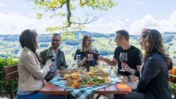 Weindegustation am Steinig Tisch in Thal mit anschliessender