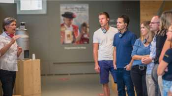 Vorbeikommen und ins Geheimnis hören