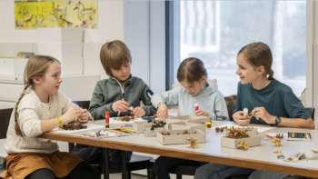 Walk­-in Basteln für Familien: «Krabbeltiere aus Naturmateri