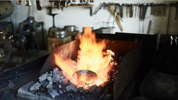 Klangschalen schmieden