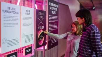 Vernissage: Stereotypes: Neanderthalerin