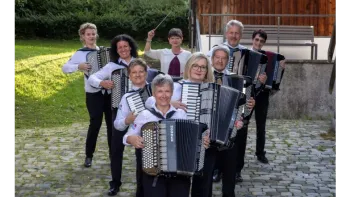 Akkordeon-Ensemble Altstätten-Berneck // Einmal kreuz und qu