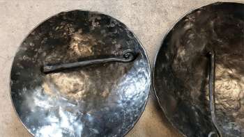 Klangschalen schmieden