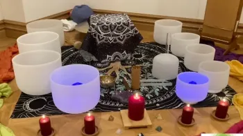 Klang im Kubik - Klangmeditation mit Kristallklangschalen