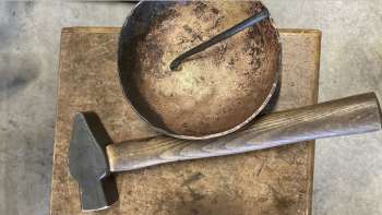 Klangschalen schmieden