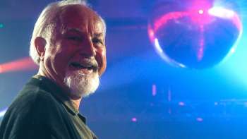 Good Vibes: DANCE NIGHT mit DJ Johnny Lopez