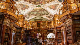 Visite guidée de la vieille ville avec la bibliothèque abbatiale