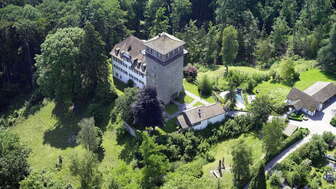 Château de Möttelis et étang