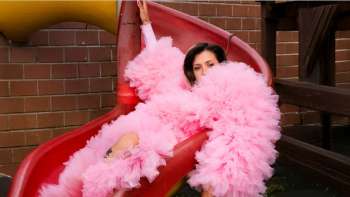 Lisa Christ «Ideal» Scharfzüngige Satire