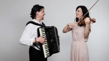 SOMMERBÜHNE: NINA ULLI, GORAN KOVACEVIC. «GIPSY SERENADE»