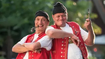 Comedy-Dinner mit Messer & Gabel