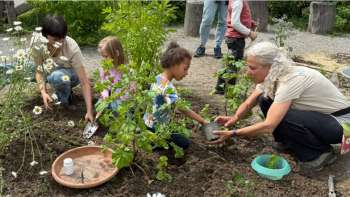 Komm mit! Die Erdnuss entdeckt den Garten!