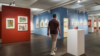 «Selbst Bild Gestaltung» — Ausstellungsrundgang