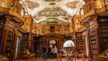 Altstadtführung St.Gallen mit Kathedrale & Stiftsbibliothek Altstadtführung St.Gallen mit Kathedrale & Stiftsbibliothek