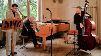 SOMMERBÜHNE: ANDERSON, STÜSSI, KESSLER.