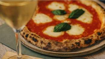 Piazza Blumenmarkt - Kulinarik und Geselligkeit